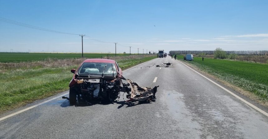 foto accident groaznic 4 masini s au ciocnit pe un drum european intens circulat traficul este blocat 680e1f63b914c
