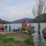 foto au fost reluate cautarile pentru pompierul cazut in lacul siriu serviciul salvamont foloseste un scanner acvatic cu ai 68035de4eb2de