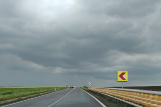 foto furtuna puternica in judetul constanta sunt asteptate averse torentiale si grindina 680cdc409cb03