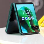 foto motorola a prezentat o noua serie de smartphone uri razr 680c8f52096c4