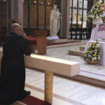 foto papa francisc omagiat in cea mai oropsita regiune a lumii suveranul pontif a fost vocea celor fara voce si un simbol al pacii 680682e9bd2c5