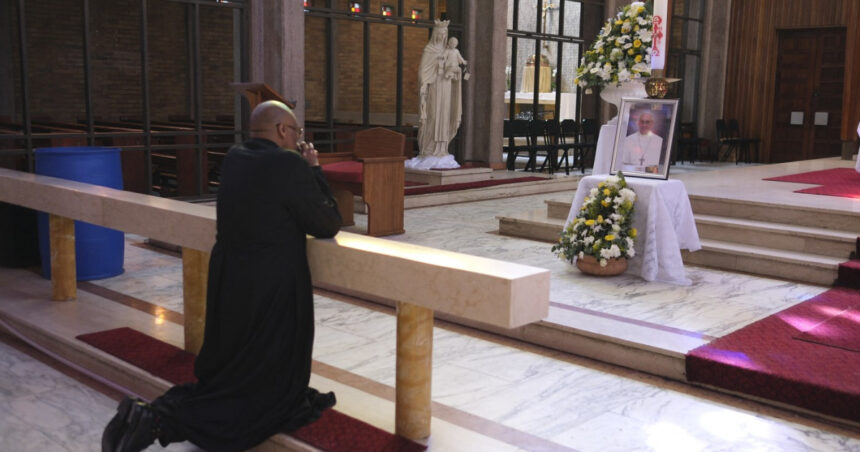 foto papa francisc omagiat in cea mai oropsita regiune a lumii suveranul pontif a fost vocea celor fara voce si un simbol al pacii 680682e9bd2c5