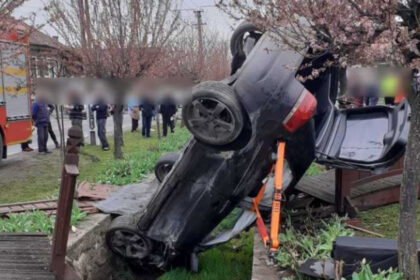 foto patru tineri raniti intr un accident rutier in judetul cluj a fost chemat un elicopter smurd 67fea6fba0612