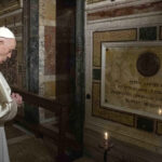 foto piatra poporului pentru mormantul papei francisc marmura adusa din tara bunicilor sai 680c94a033ea5