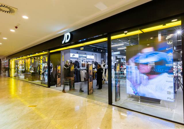 foto retailerul britanic de articole sportive jd sports deschide un magazin in iasi 67f9110abf070