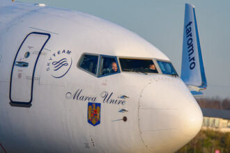 foto tarom semneaza cu un chef celebru pentru a furniza la bord meniuri speciale 680b9fb2478fa