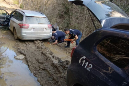 foto trei cercetatori rataciti in muntii buzaului au fost salvati dupa 10 ore de cautari 6801029a559f0