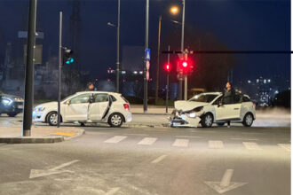 foto video accident rutier in zona far doua autoturisme s au ciocnit 680a80759f80e