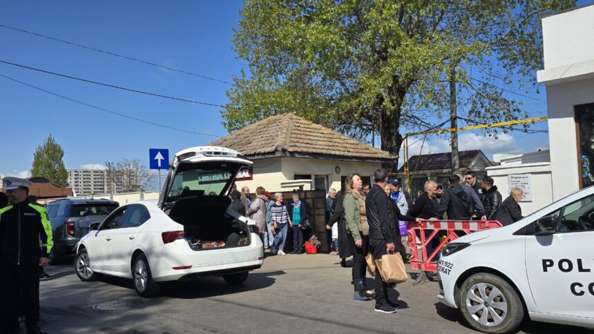 foto video aglomeratie mare astazi de pastele blajinilor pe principalele artere rutiere din constanta ce duc catre cimitirele orasului 680de4d8bc7fb