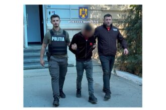 foto video batran de 74 de ani talharit in centrul constantei suspectul a fost prins si incatusat 680b6ab60cba6