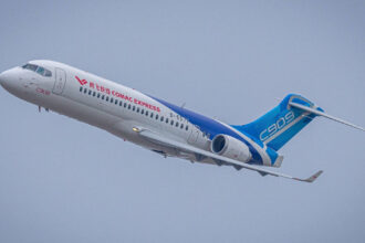 galerie foto avioane chinezesti comac au inceput serviciul comercial in vietnam producatorul isi propune sa concureze boeing si airbus 6804b4bb76a12