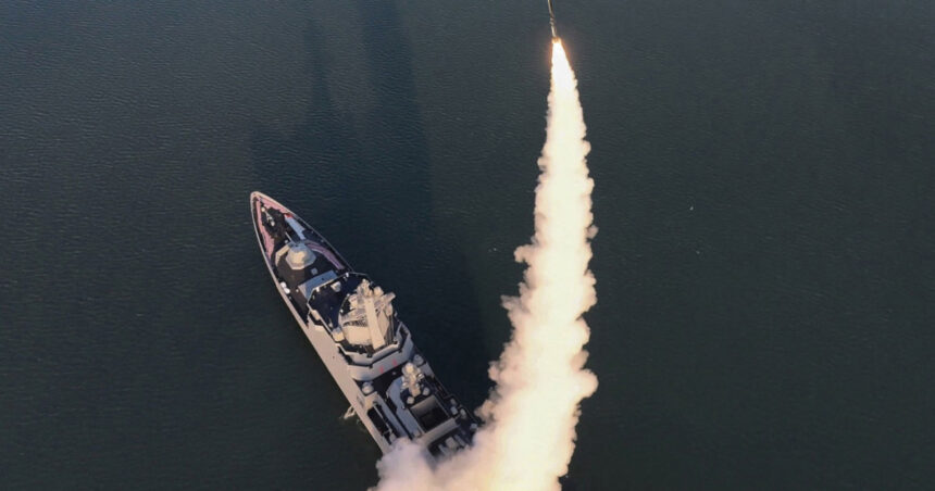 galerie foto coreea de nord a testat primele rachete de croaziera de pe noua sa nava de razboi din clasa choe hyon acum vrea sa cumpere un submarin 6811de2ee5ac2