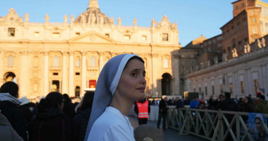 galerie foto cum a aratat piata sfantul petru in dimineata inmormantarii papei o lumina aurie a acoperit vaticanul de la primele ore 680ca2782f09a