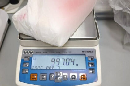 galerie foto doi irakieni si un bulgar retinuti de diicot dupa ce au fost prinsi in timp ce vindeau un kilogram de cocaina in bucuresti 67f9460363633