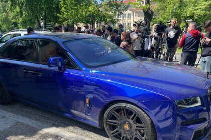 galerie foto gigi becali si a etalat noul rolls royce de 500 000 de e la palat 680610f5bee3f