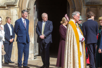 galerie foto printul andrew s a alaturat regelui charles si reginei camilla la slujba de paste dupa o lunga perioada de retragere din viata publica 68050d3d54b65