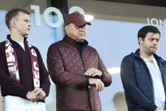 galerie foto sarbatori triste pentru sucu si angelescu actionarii rapidului impietriti in tribune dupa esecul cu u cluj 6803f395522d2