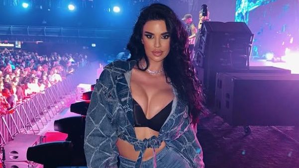 galerie foto unde s a mutat si cati ani are de fapt ivana knoll suportera croata care a innebunit lumea fotbalului 680b426d9f683