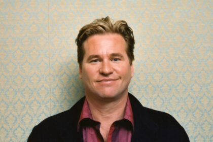 galerie foto val kilmer a murit la varsta de 65 de ani actorul a fost cunoscut pentru rolul din batman si cel al lui iceman din top gun 67f140bd86624