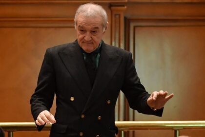 gigi becali se lauda ca o scoate pe dinamo din insolventa dau un milion pentru politic am vorbit cu siman 67f7eccd794f7