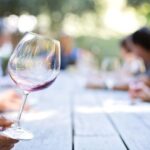 grafice vanzarile de vin au cazut la nivel global cel mai slab nivel din ultimii 60 de ani tinerii nu mai beau atat de mult ca parintii lor 6804e2ba39d44