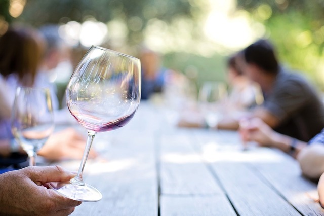 grafice vanzarile de vin au cazut la nivel global cel mai slab nivel din ultimii 60 de ani tinerii nu mai beau atat de mult ca parintii lor 6804e2ba39d44