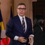 imagini rare cu doi dintre copiii lui victor ponta cum au fost fotografiati andrei si irina inaintea dezbaterii electorale de la tvr 6811dccb567ee