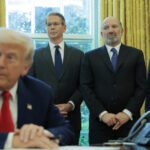 in mijlocul furtunii economice starnite de taxele vamale donald trump remaniaza echipa care se ocupa de strategia comerciala 67f8453745985