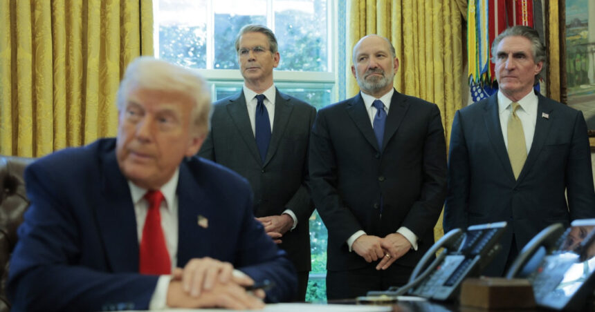 in mijlocul furtunii economice starnite de taxele vamale donald trump remaniaza echipa care se ocupa de strategia comerciala 67f8453745985