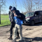in timpul armistitiului de paste fortele ruse au atacat cu drone voluntarii ucraineni care evacuau civili in donetk 680520396ec87