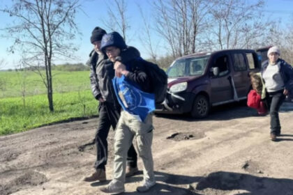 in timpul armistitiului de paste fortele ruse au atacat cu drone voluntarii ucraineni care evacuau civili in donetk 680520396ec87