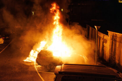 inca o inchisoare din franta a fost atacata trei masini incendiate in fata penitenciarului 67ff82413cb2b