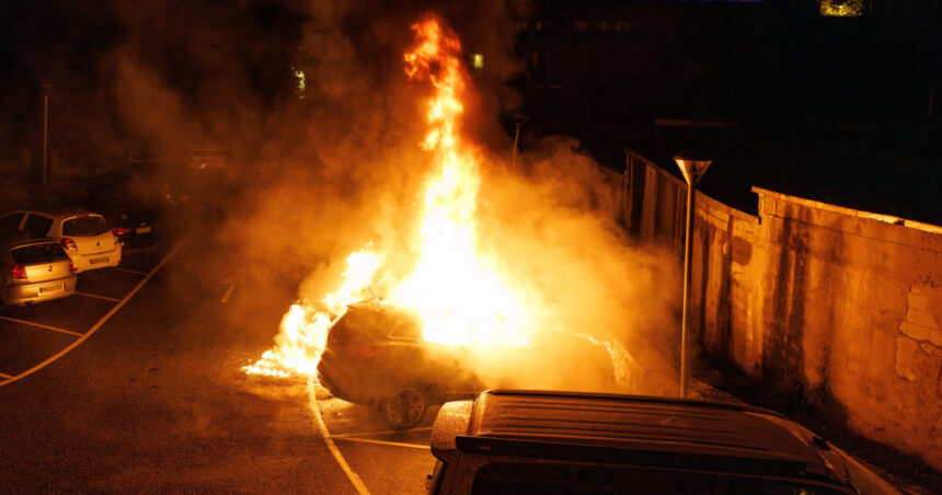 inca o inchisoare din franta a fost atacata trei masini incendiate in fata penitenciarului 67ff82413cb2b