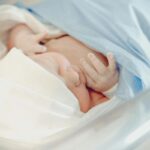 incredibil tanara de 19 ani incatusata pentru rapirea unui bebelus din maternitate nou nascutul ascuns in halat 680f2271cf451
