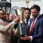 jd vance scapa trofeul campionatului national al statului ohio la casa alba gluma pe care a facut o 67fe16318750a