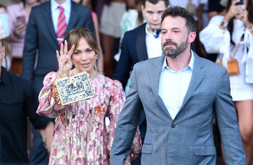 jennifer lopez si ben affleck se cearta pe o proprietate de lux dupa divort cat ar valora conacul din beverly hills in care au stat impreuna 680b4ce393c80