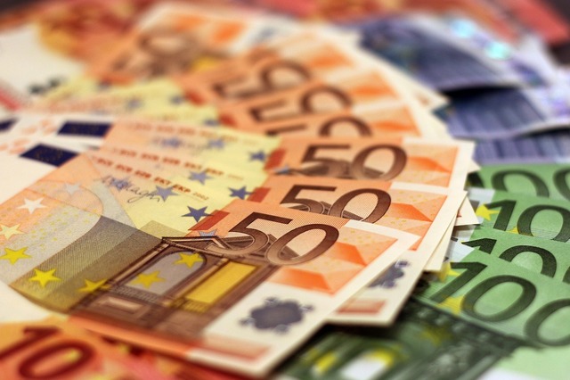 jumatate dintre bulgarii respondenti unui sondaj se opun adoptarii euro tara ar urma sa adere la 1 ianuarie la moneda unica 67fd0fff41bba