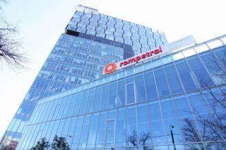 kmg proprietarul rompetrol cauta investitori printre care si rusii de la tatneft pentru privatizarea a doua rafinarii 67ee0b8582d55