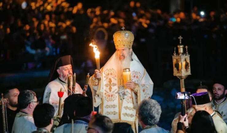 la miezul noptii ips teodosie va aduce sfanta lumina in portul tomis care este programul liturgic al ips teodosie in perioada 20 26 aprilie 6803517b9623f