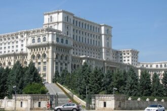 lege promulgata sanctiuni majorate pentru parlamentarii care lipsesc nemotivat la activitatile din legislativ 67ed164119cc7