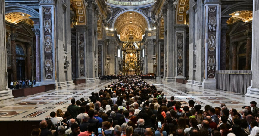 live videotext roma sub asediul celor care vor participa la funeraliile papei mormantul suveranului pontif va putea fi vizitat de duminica 680a4303f1827