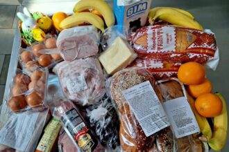 lumina pastelui ajunge la cei vulnerabili primaria constanta ofera pachete alimentare pentru sute de beneficiari 6800c25361176