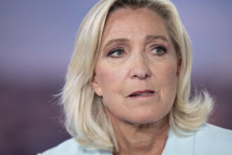 marine le pen anunta ca va contesta pasnic decizia impotriva ei si se compara cu martin luther king 67f28b778591d