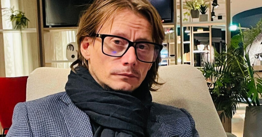 marius manole o sustine pe lasconi e o nedreptate sa arunci la groapa de gunoi un om care a luptat pentru partidul asta 67fe85a487475