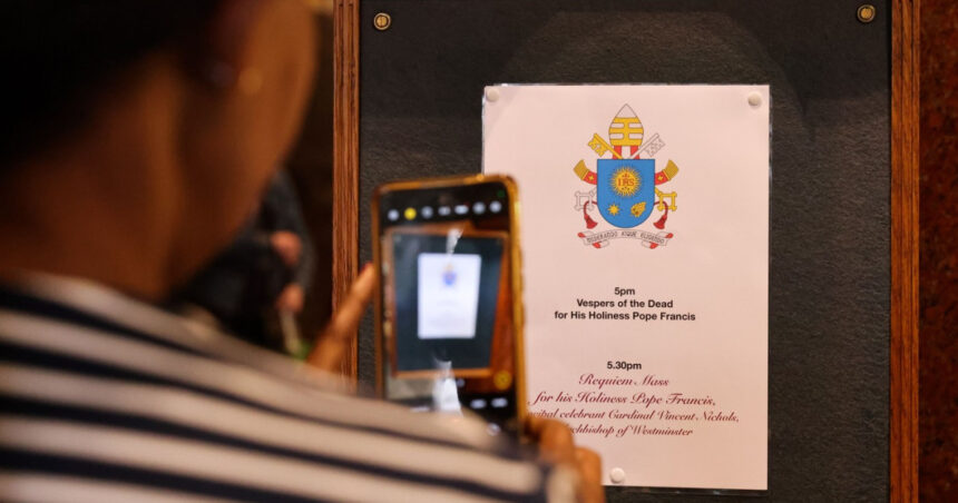 masinaria de comunicare a vaticanului la turatie maxima pentru a anunta lumii decesul papei francisc 68067686906e0