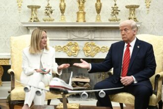 meloni l a fermecat pe trump si ar putea salva europa din calea furtunii tarifelor aplicate de sua video 680276ed55c4f