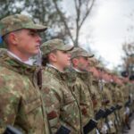 ministrul apararii vorbeste in mesajul de paste despre eroii armatei romaniei care au aparat patria cu pretul vietii in aceasta sfanta noapte se cuvine sa aprindem lumina si in memoria lor 6803f3776fb9e