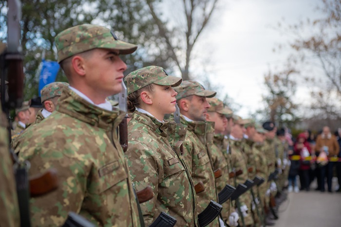 ministrul apararii vorbeste in mesajul de paste despre eroii armatei romaniei care au aparat patria cu pretul vietii in aceasta sfanta noapte se cuvine sa aprindem lumina si in memoria lor 6803f3776fb9e