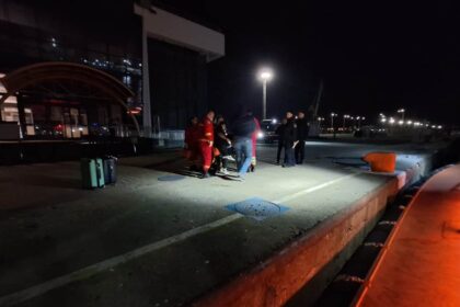 misiune arsvom pentru preluarea unui marinar ranit la mana dreapta 6805e6a595ca9