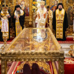 moastele sfintei imparatese elena au ajuns la manastirea pantocrator pelerinii sunt asteptati pana pe 8 mai 681283dfe8313
